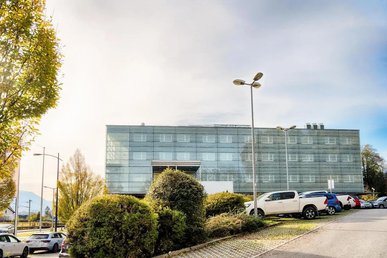 B&B Hotel Salzburg-Nord 3*, Salzburgo